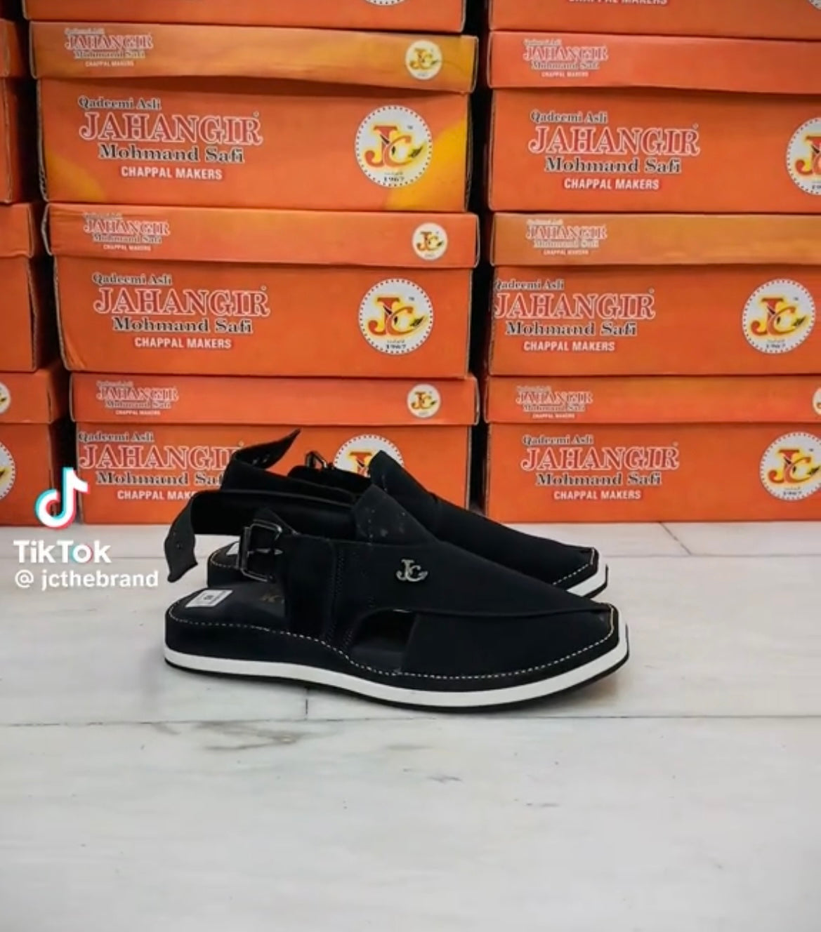 Black Falcon chappal