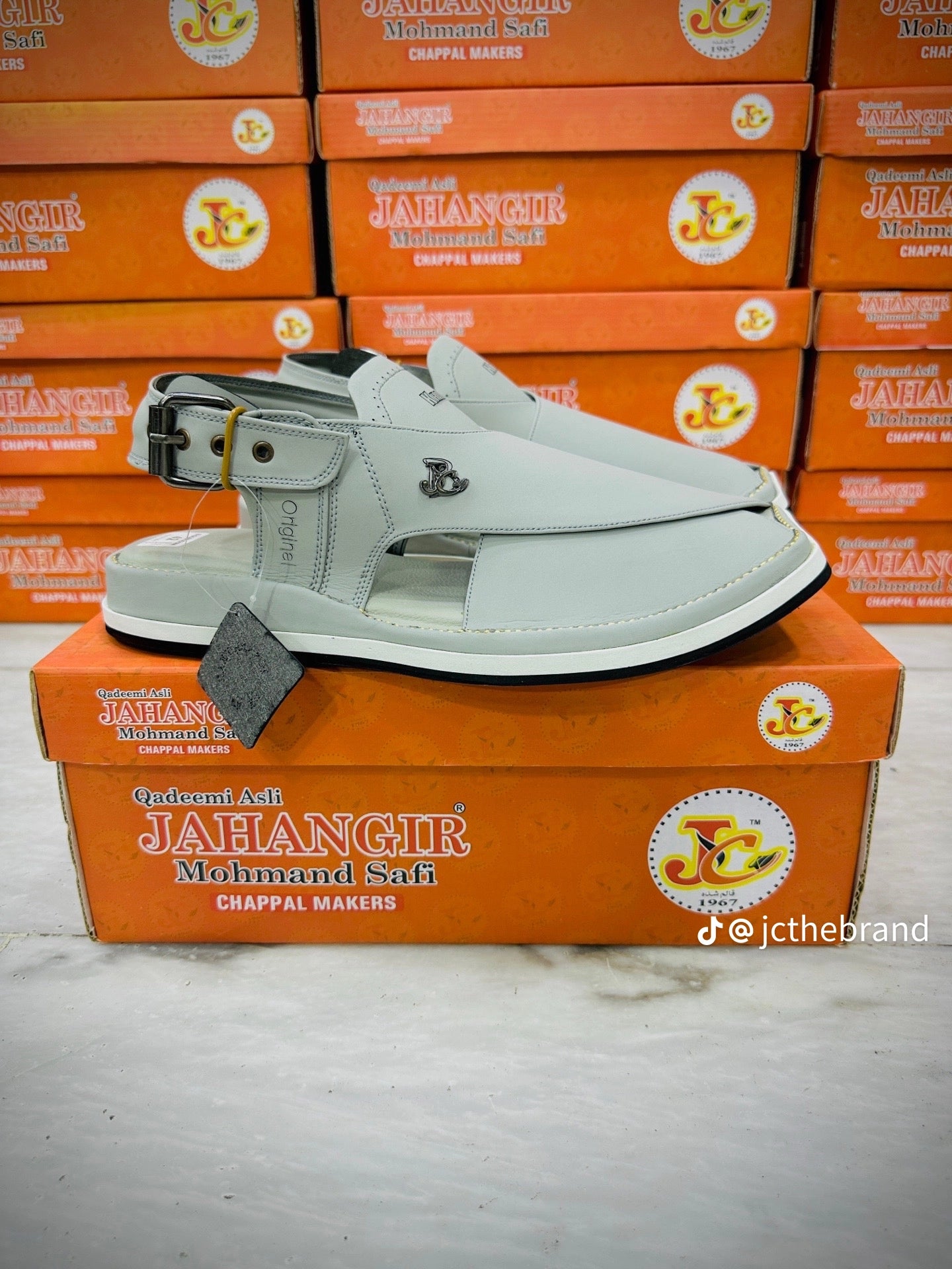 Grey Falcon chappal