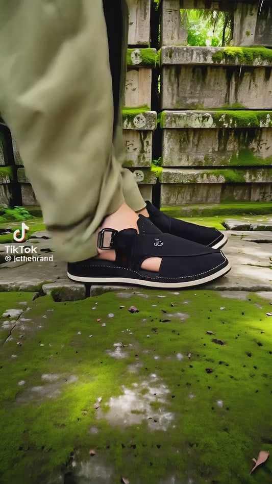 Black Falcon chappal