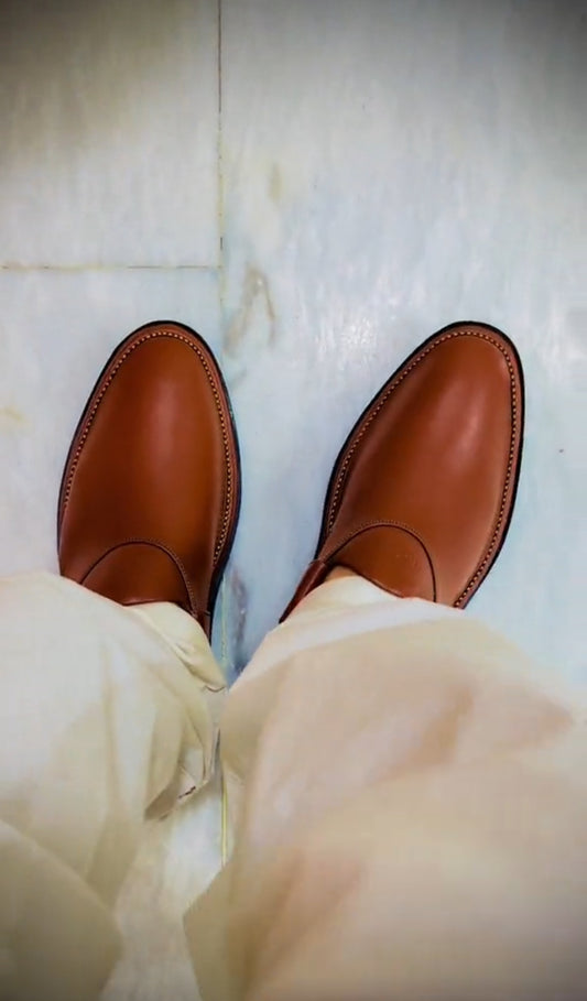 Brown chappal boot